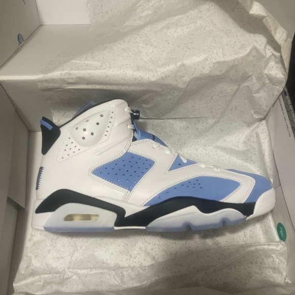 UNC Jordan 6 DS never even tried on - Picture 3 of 4